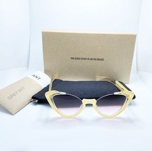 Sunglasses. Cat Eye - Ivory/Clear